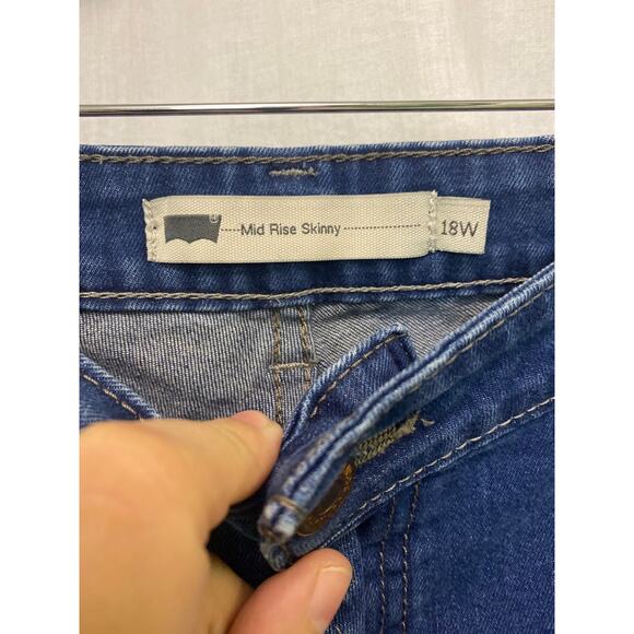 Levi Strauss Mid Rise Skinny size 18W - Picture 3 of 4